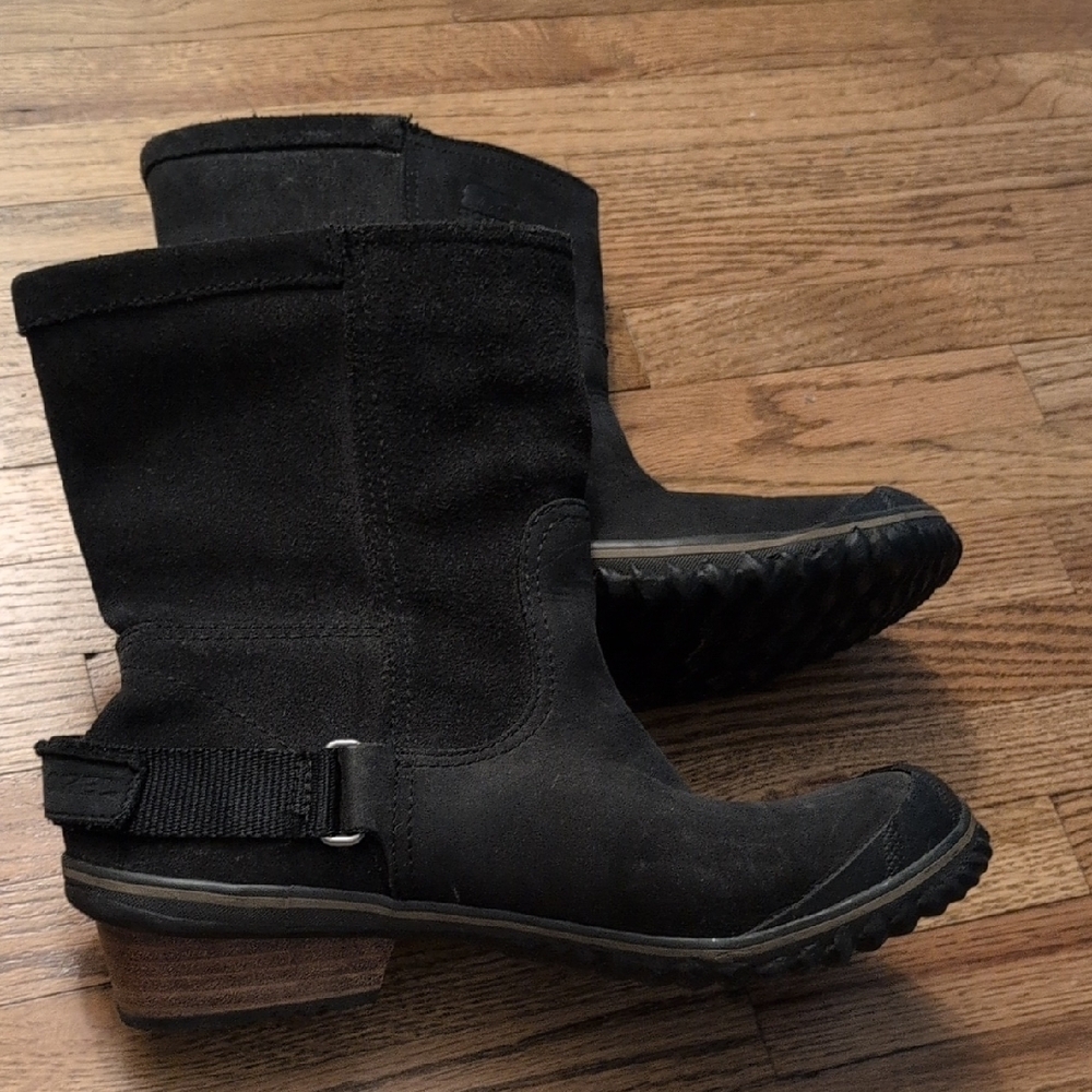 Sorel Slim shortie black leather and suede waterproof boot.